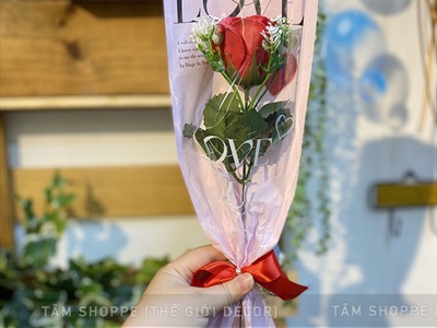 Bó 1 bông hồng sáp đỏ giấy kiếng chữ LOVE [Tặng Sticker - Gói đẹp] HOASAP-07
