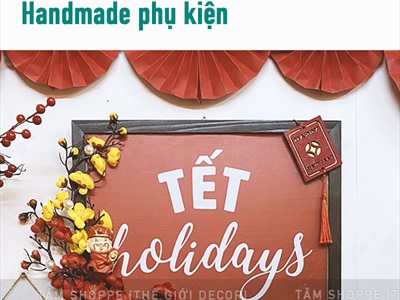 Tranh gỗ chữ Tết Holidays nền đỏ [30x40cm - Khoen treo] TRANHGO-03