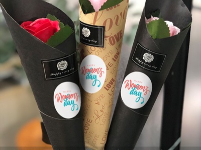 Bó 1 bông hồng sáp có chữ Happy women's day [ Tặng 8-3 - sinh nhật - valentine ] hàng đẹp