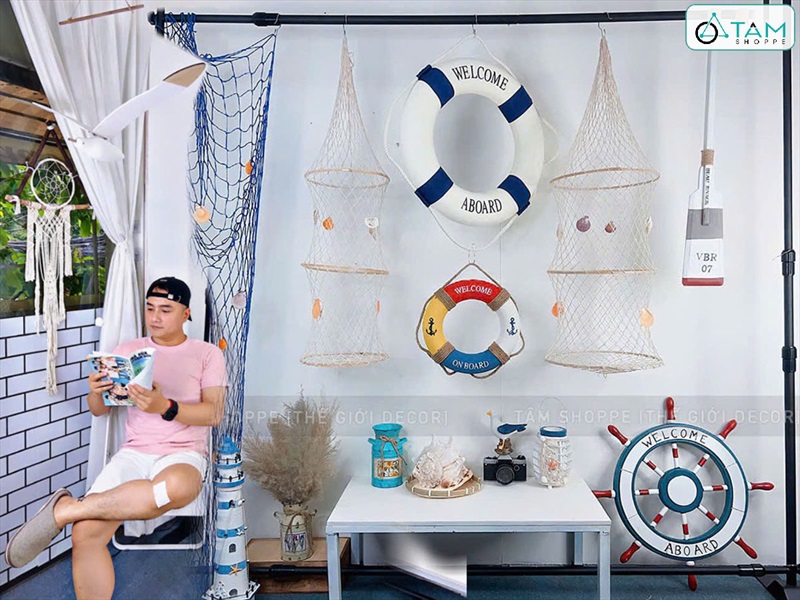 Concept biển chill với chim hải âu 