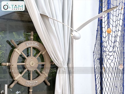 Concept biển chill với chim hải âu 