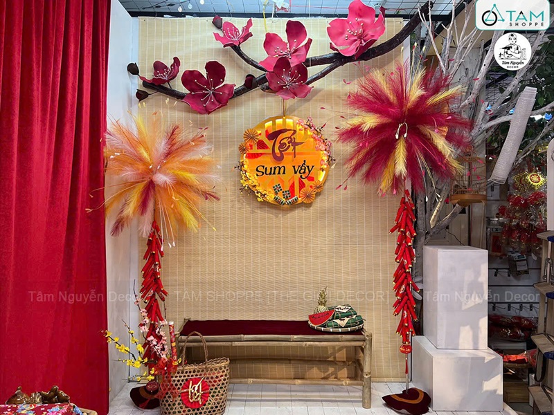 Backdrop Tết sum vầy pháo bông và cành đào Hottrend [2026 - Tâm Nguyễn Decor] CC-TET-2602