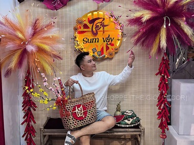 Backdrop Tết sum vầy pháo bông và cành đào Hottrend [2026 - Tâm Nguyễn Decor] CC-TET-2602