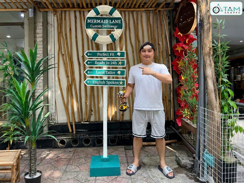 Bộ Cây Chỉ Đường Phao Cứu Sinh tên thương hiệu băng ngang - Theo yêu cầu [2026 - Tâm Nguyễn Decor] CC-BIEN-2606