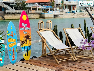 Concept ván lướt sóng + bảng chỉ đường Nam Bình Hưng Tour [2025 - Tâm Nguyễn Decor] CC-BIEN-2505