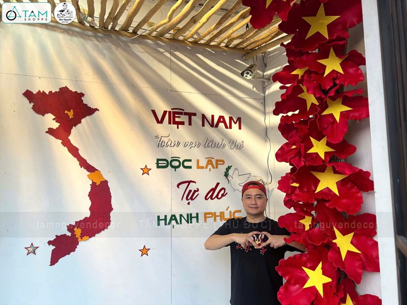 Cổng hoa cờ và bản đồ Việt Nam - Toàn vẹn lãnh thổ [2026 - Tâm Nguyễn Decor] CC-KHAC-11