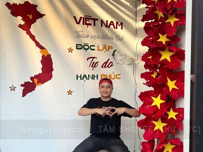 Cổng hoa cờ và bản đồ Việt Nam - Toàn vẹn lãnh thổ [2026 - Tâm Nguyễn Decor] CC-KHAC-11