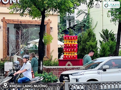Quầy kẹo bông gòn yêu nước tại Khoai Lang Nướng [2025 - Tâm Nguyễn Decor] CC-KHAC-10