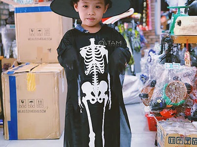 Áo choàng Halloween in hình bộ xương - đầu lâu trắng đen [Mỏng mềm - Size 70/120cm] AOCHOANG-01
