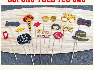 Phụ kiện chụp ảnh cầm tay vui nhộn chủ đề Happy New Year [Bằng gỗ - Nhiều kiểu] PK-GO-01