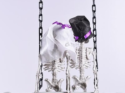 Bảng treo cửa Halloween 2 bộ xương ngồi xích đu [Độc đáo - Dài 90cm] BANGTREO-HLW-02