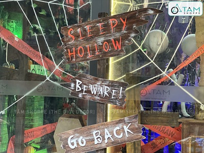 Cây chỉ đường Halloween gỗ nâu giả cũ Sleepy Hollow [Tháo lắp - Nhiều kiểu] CHIDUONG-HLW-03