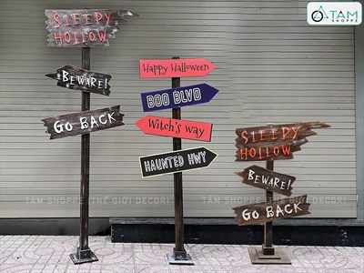 Cây chỉ đường Halloween gỗ nâu giả cũ Sleepy Hollow [Tháo lắp - Nhiều kiểu] CHIDUONG-HLW-03