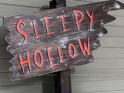 Cây chỉ đường Halloween gỗ nâu giả cũ Sleepy Hollow [Tháo lắp - Nhiều kiểu] CHIDUONG-HLW-03