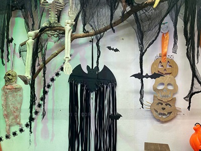 Dây treo Halloween con dơi lớn tua rua đen [65x30cm - Bằng gỗ] TCV-DOI-03