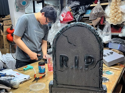 Mô hình tấm bia mộ mút xốp trang trí nhà ma Halloween [Nhiều kiểu - Như thật] TAMBIAMO-02