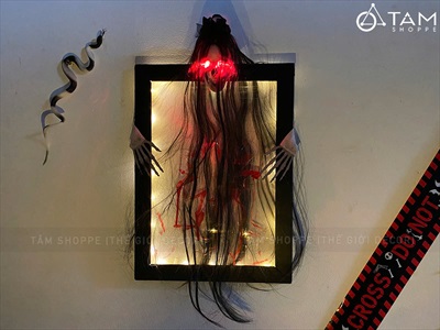 Tranh gỗ Halloween ma nữ kính bể có đèn [30x45cm - sẵn pin] TRANHGO-09