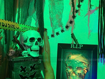 Tranh gỗ Halloween RIP đầu lâu xám có đèn [25x30cm - sẵn pin] TRANHGO-10