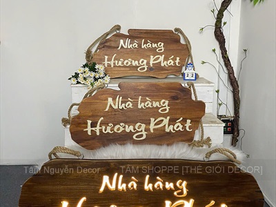 Bảng hiệu gỗ đèn Led tấm gỗ xước đen [Giả cũ - Theo yêu cầu] YC-BANGHIEU-16