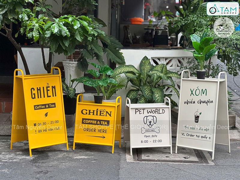 Bảng hiệu Standee sắt chữ A có kệ để hoa [Chắc chắn - Theo yêu cầu] YC-BANGHIEU-19