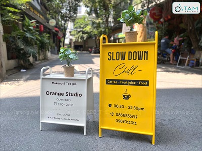 Bảng hiệu Standee sắt chữ A có kệ để hoa [Chắc chắn - Theo yêu cầu] YC-BANGHIEU-19