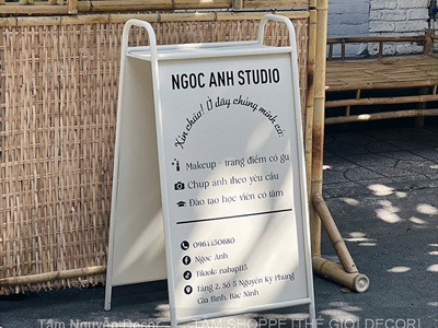Bảng hiệu Standee sắt chữ A có kệ để hoa [Chắc chắn - Theo yêu cầu] YC-BANGHIEU-19
