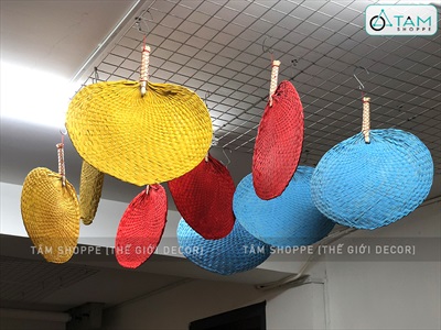 Quạt nan lá dừa đan tay thủ công nhiều màu QUAT-02
