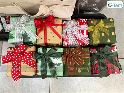 Hộp quà trang trí Noel nơ ruy băng vải xịn [Làm sẵn - Nhiều cỡ/màu] HOPQUA-01