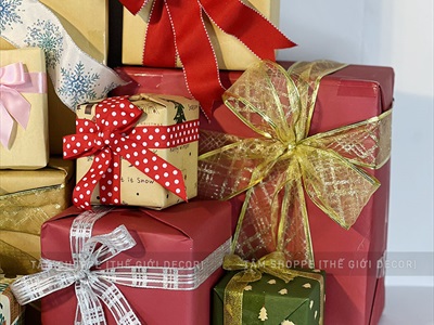 Hộp quà trang trí Noel nơ ruy băng vải xịn [Làm sẵn - Nhiều cỡ/màu] HOPQUA-01