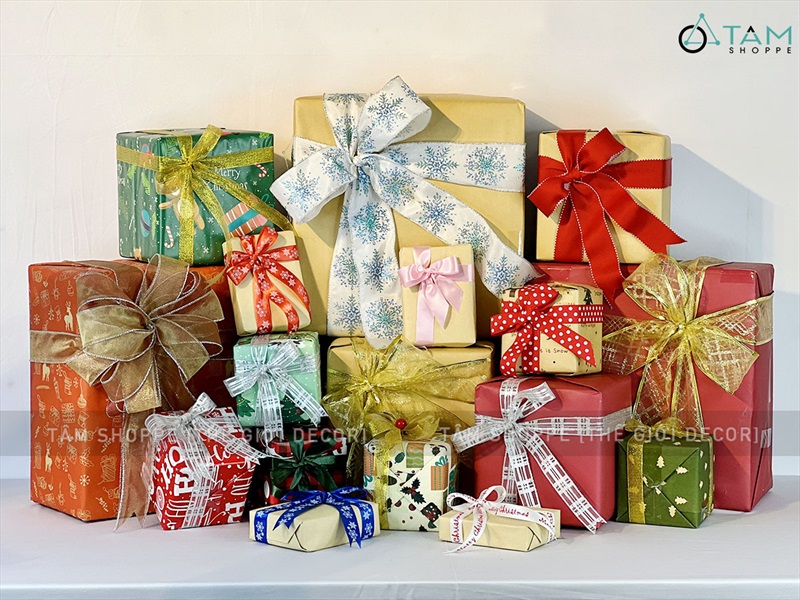 Hộp quà trang trí Noel nơ ruy băng vải xịn [Làm sẵn - Nhiều cỡ/màu] HOPQUA-01