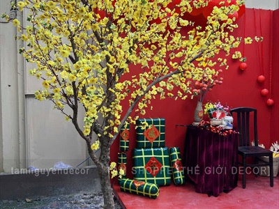 Thi công background Tết vách đỏ Tiệm Nướng Nọ [2025 - Tâm Nguyễn Decor] CC-TET-2502