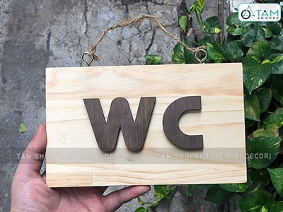 Bảng WC treo cửa gỗ tự nhiên chữ nâu đen đơn giản BTC-WC-02