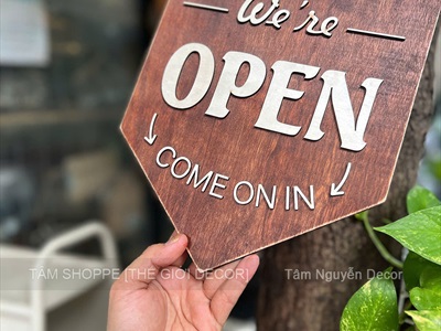 Bảng treo cửa 2 mặt Open/ Closed gỗ lá cờ nâu [Chữ nổi/ Vintage] BANGTREO-05