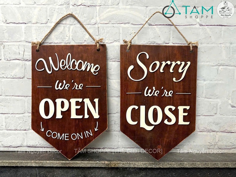 Bảng treo cửa 2 mặt Open/ Closed gỗ lá cờ nâu [Chữ nổi/ Vintage] BANGTREO-05