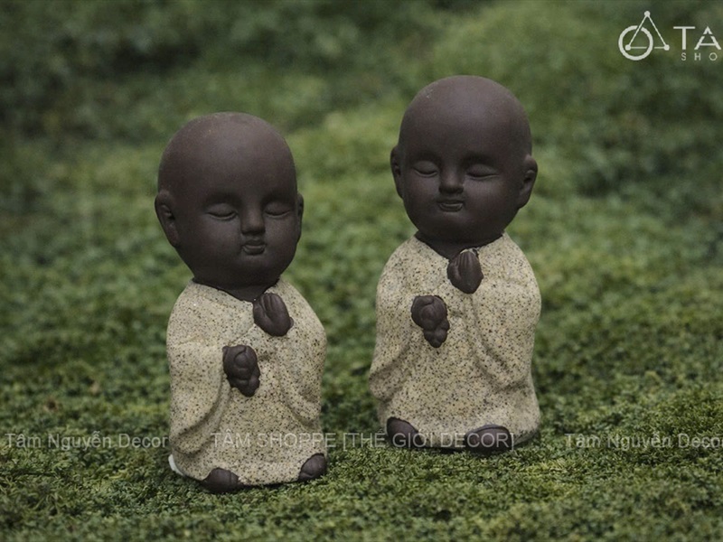 Tượng chú tiểu gốm nâu mini [Trầm ấm/ Cao 8cm] CHUTIEU-06