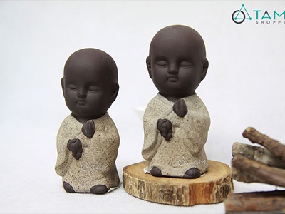 Tượng chú tiểu gốm nâu mini [Trầm ấm/ Cao 8cm] CHUTIEU-06